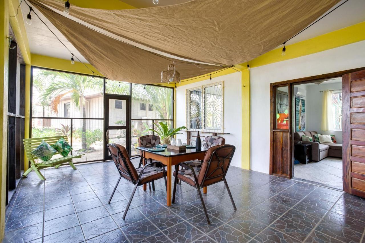 Driftwood Gardens Guesthouse Placencia エクステリア 写真