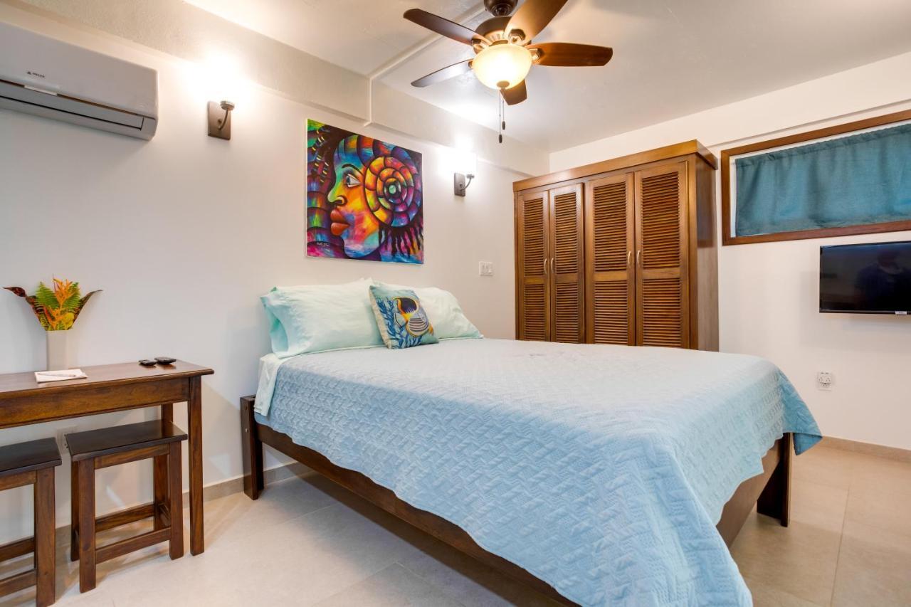 Driftwood Gardens Guesthouse Placencia エクステリア 写真