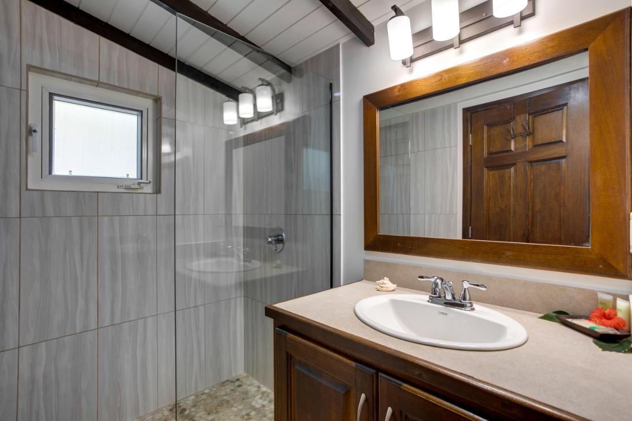 Driftwood Gardens Guesthouse Placencia エクステリア 写真