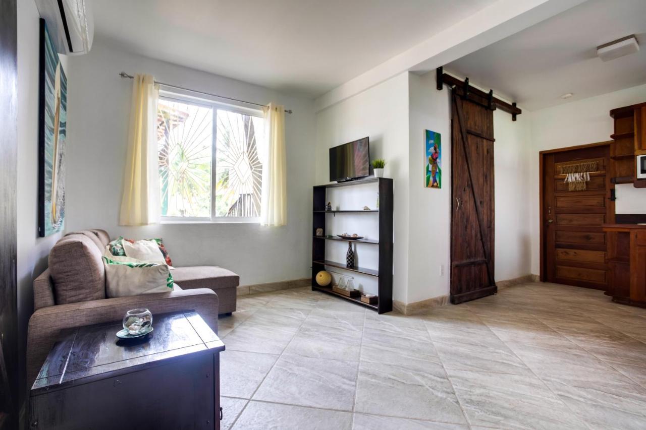Driftwood Gardens Guesthouse Placencia エクステリア 写真