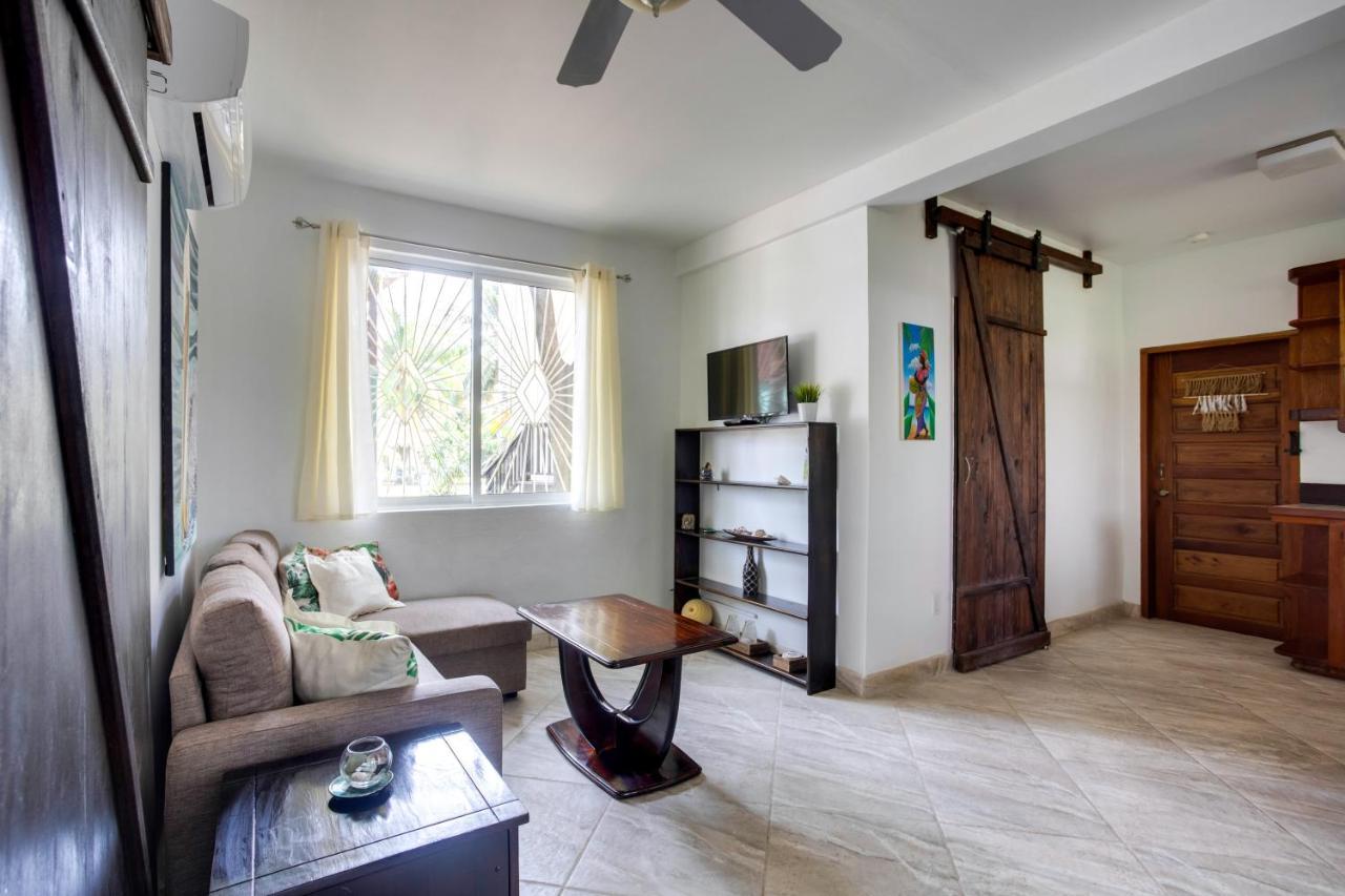 Driftwood Gardens Guesthouse Placencia エクステリア 写真