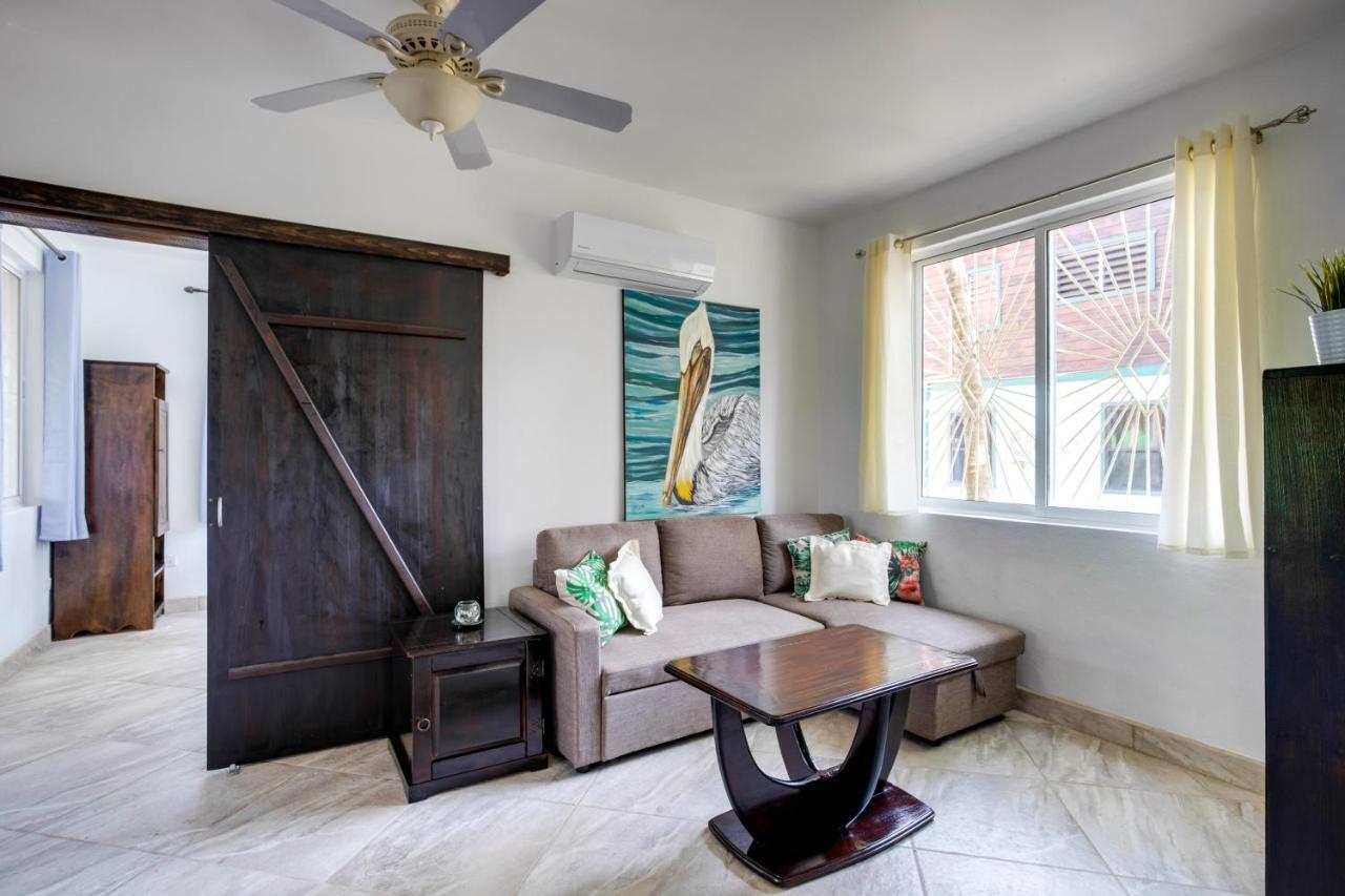 Driftwood Gardens Guesthouse Placencia エクステリア 写真