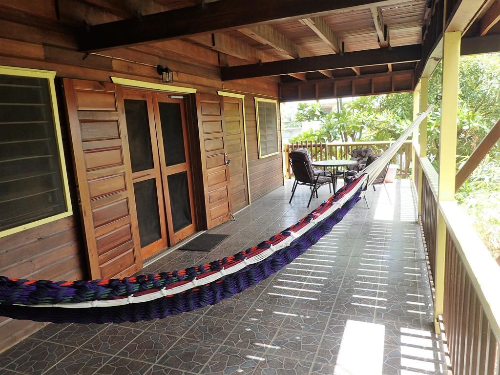 Driftwood Gardens Guesthouse Placencia エクステリア 写真